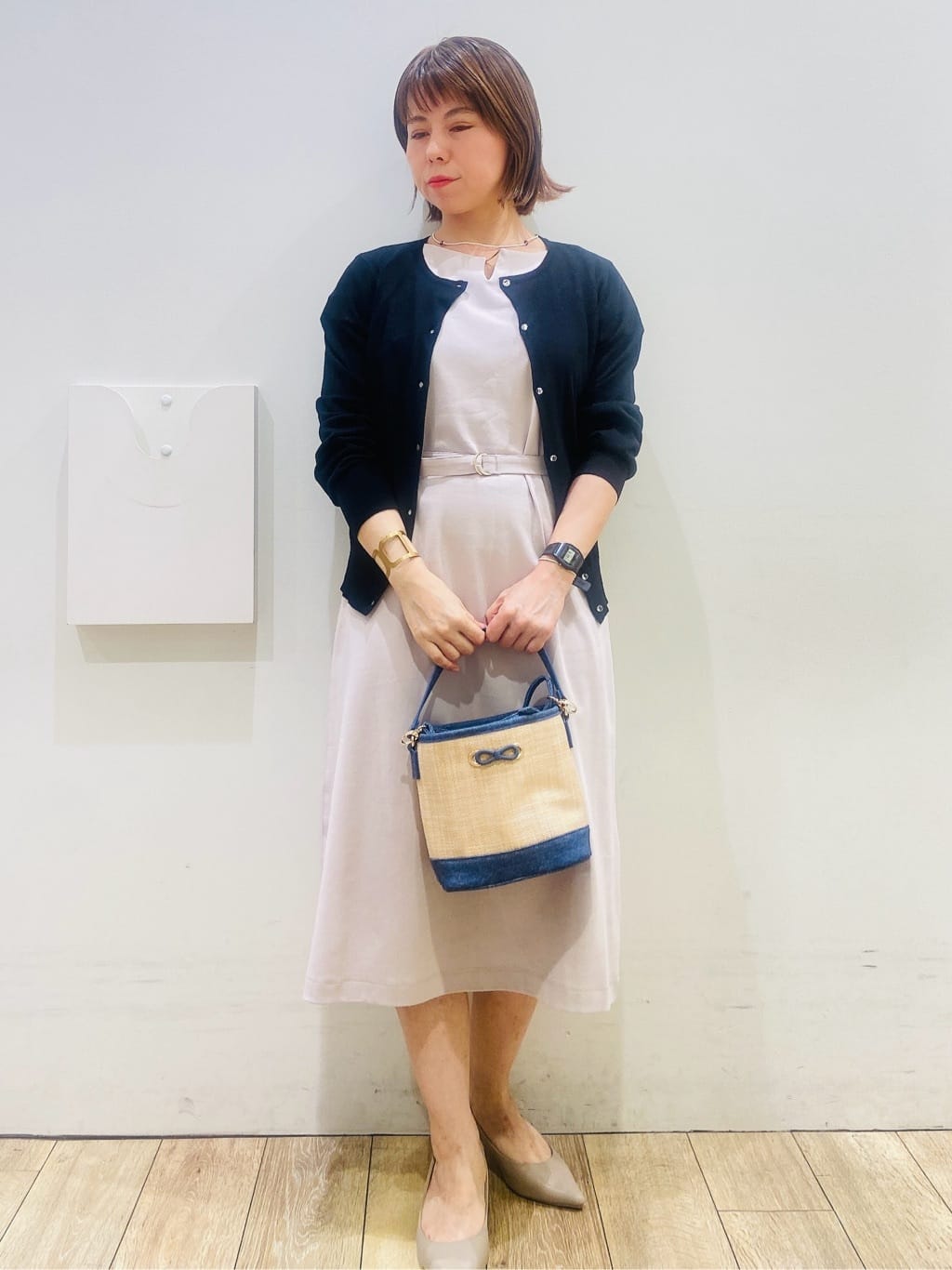 YUKOさんの「index｜《7色展開／XS-LLサイズ》ビジューボタンクルーネックカーディガン【洗濯機洗い可】」を使ったコーディネート