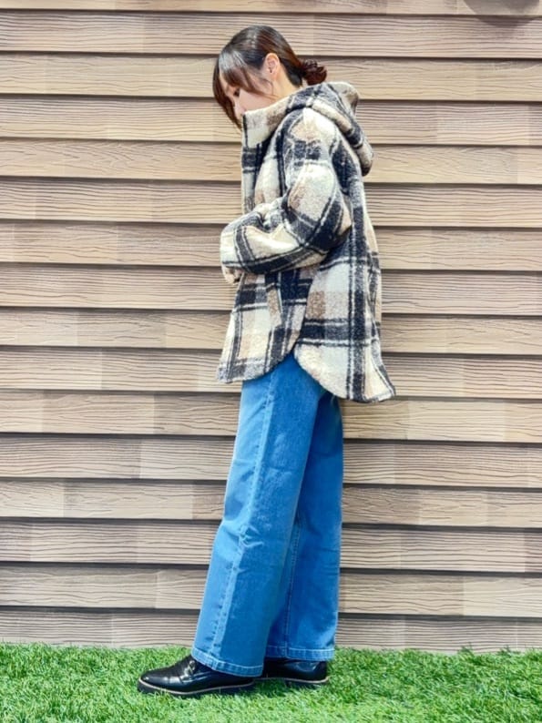 himiさんの「SHOO･LA･RUE｜【あったか/SS-LL】裏微起毛 ストレートデニムパンツ」を使ったコーディネート