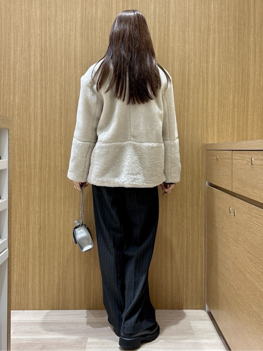 maiさんの「OPAQUE.CLIP｜フェイクボア切替ショートコート」を使ったコーディネート
