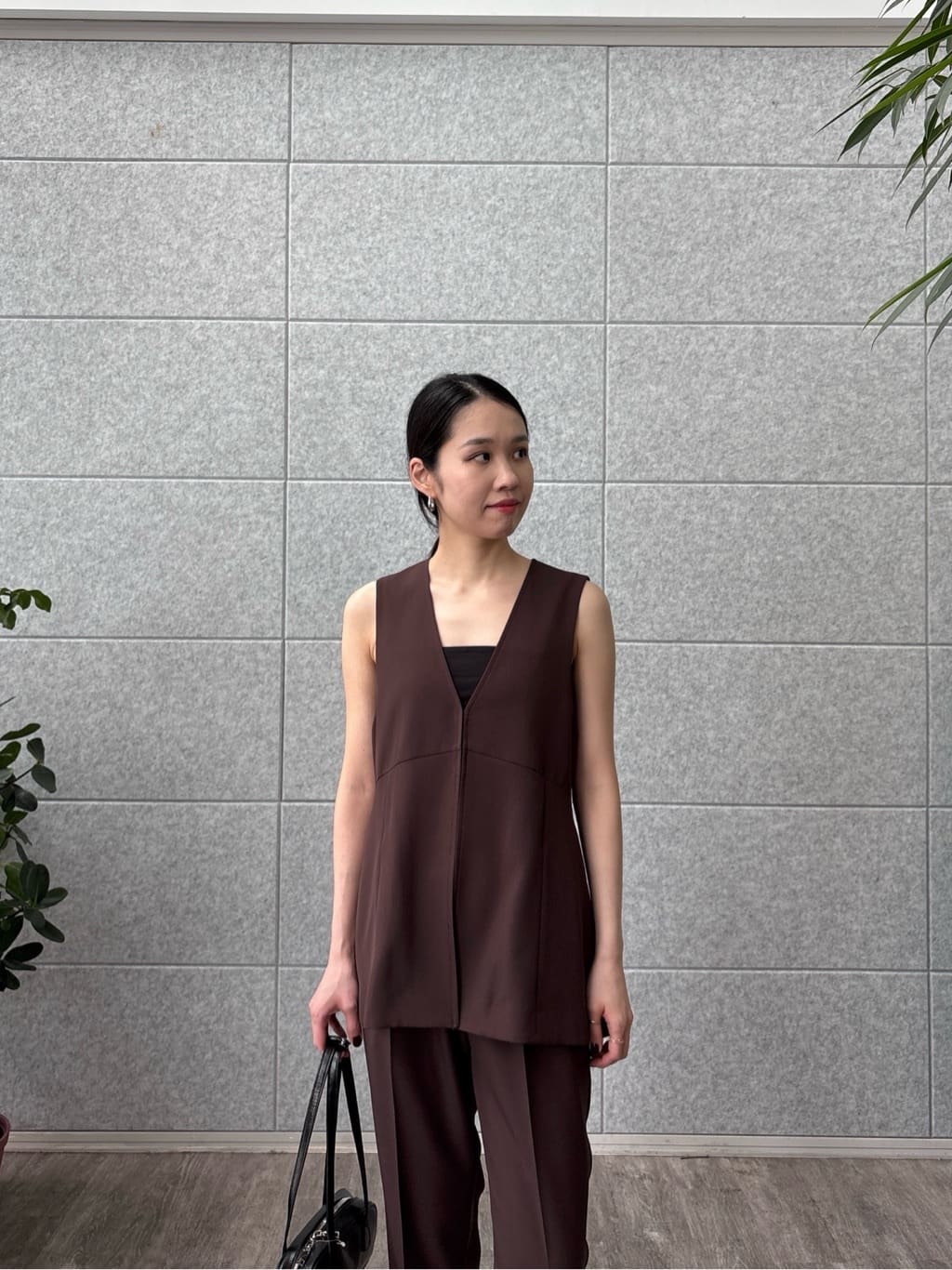 ひなさんの「INDIVI｜Comfy SET UP｜イージーテーパードパンツ【セットアップ対応／通勤/カセット服】」を使ったコーディネート