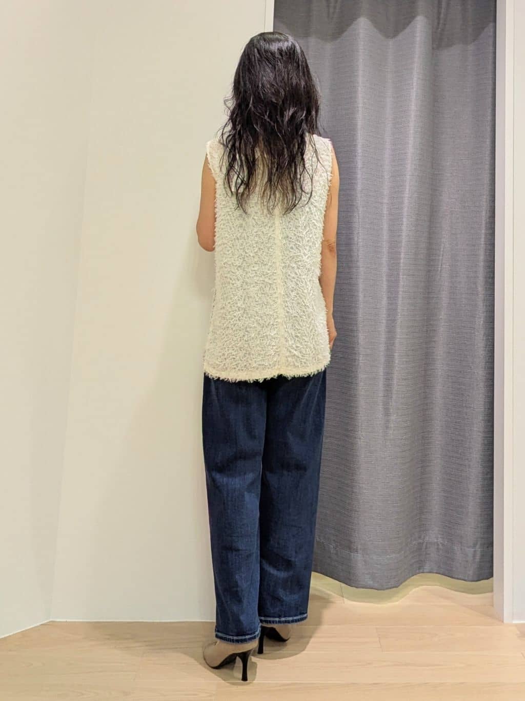 miiさんの「INDIVI｜【褒められデニム】ワイドストレート デニムパンツ」を使ったコーディネート