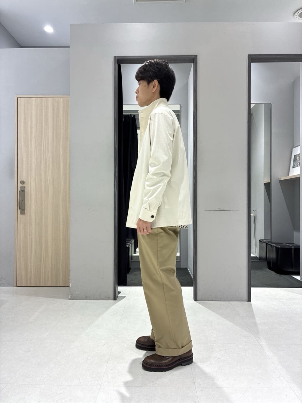 わいずみさんの「TAKEO KIKUCHI｜【3D ナイロン ストレッチ】スタンドカラー シャツブルゾン」を使ったコーディネート