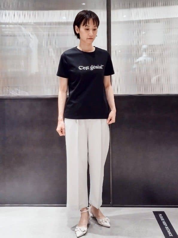 miuraさんの「index｜パール調刺繍ロゴTシャツ【汗ジミ防止／吸水速乾／接触冷感／UVケア／洗濯機洗い可】」を使ったコーディネート