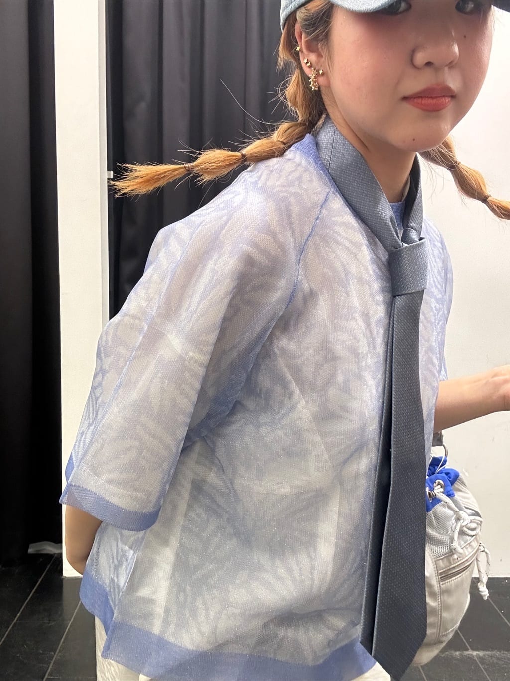 ひらのみさんの「THE SHOP TK｜【美脚/オ―ルシーズン】デニムマリンパンツ/洗濯機OK」を使ったコーディネート