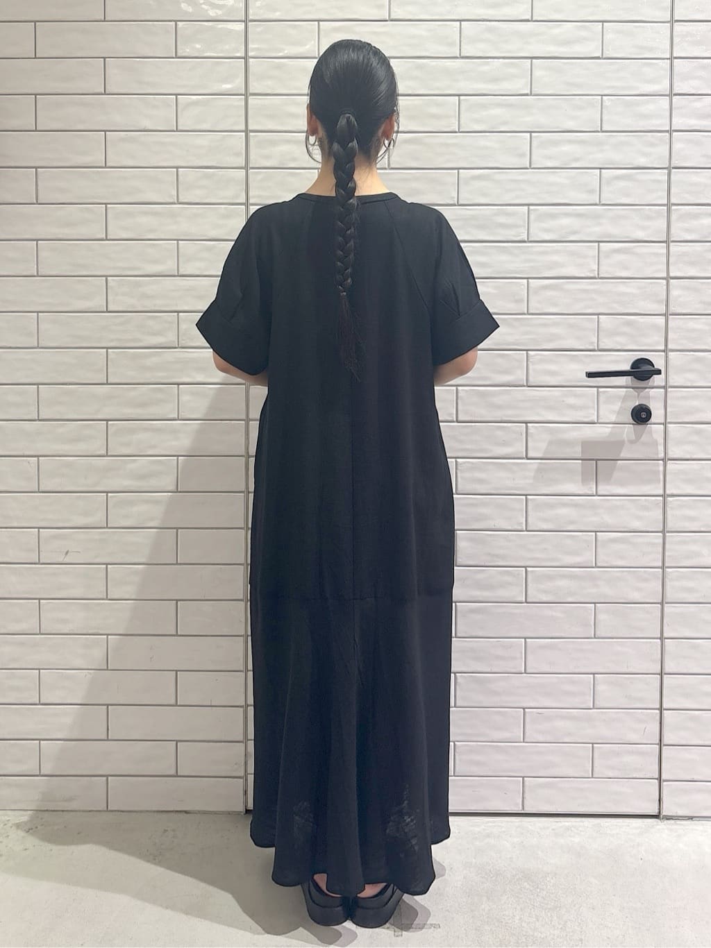 ayumiさんの「OPAQUE.CLIP｜レーヨン麻キーネックワンピース【洗える】」を使ったコーディネート
