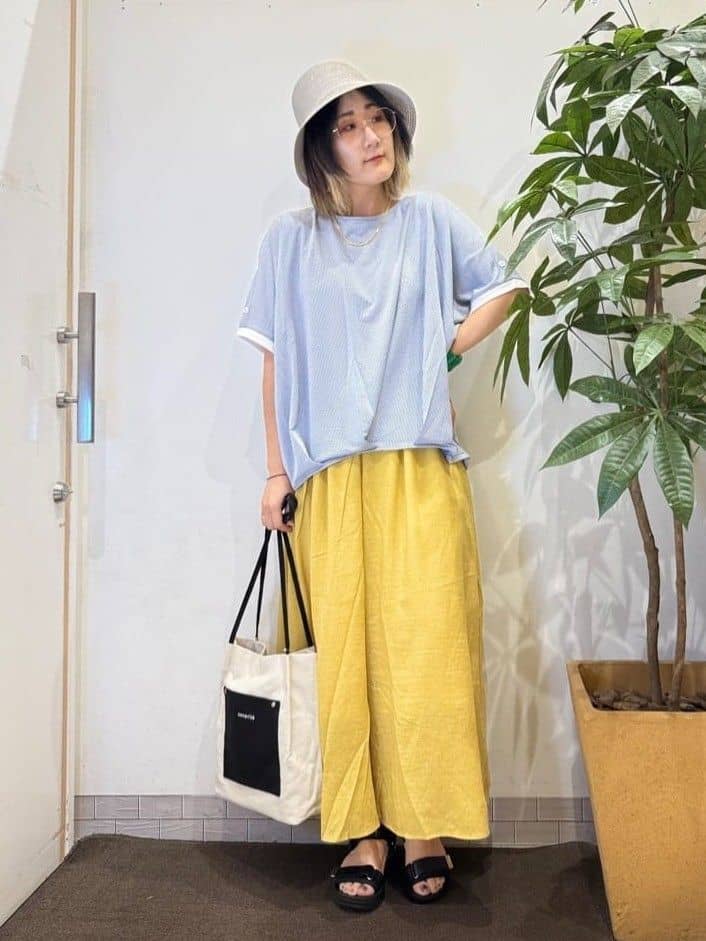 misakiさんの「SHOO･LA･RUE｜【ひんやり/UV】高気温でも快適に インせず決まるドルマントップス」を使ったコーディネート