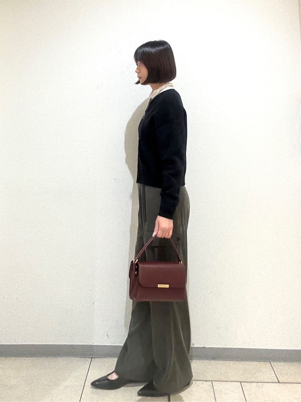 Itoさんの「UNTITLED｜【大人きれいめ/ストレート/ワイド】キュプラカーゴパンツ」を使ったコーディネート