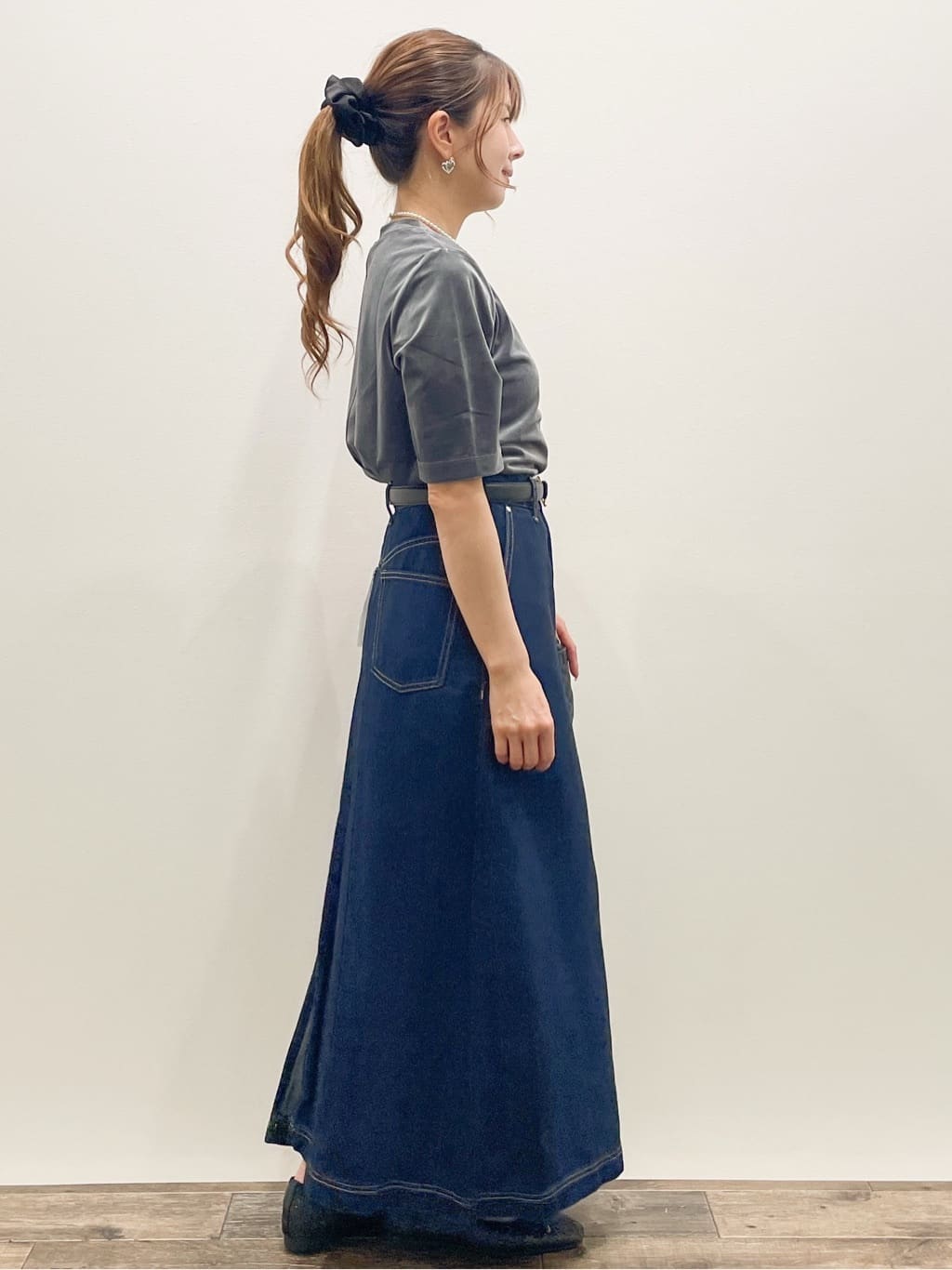 Asukaさんの「OPAQUE.CLIP｜《andGIRL掲載》ベロアボクシーTシャツ【洗濯機洗い可】」を使ったコーディネート