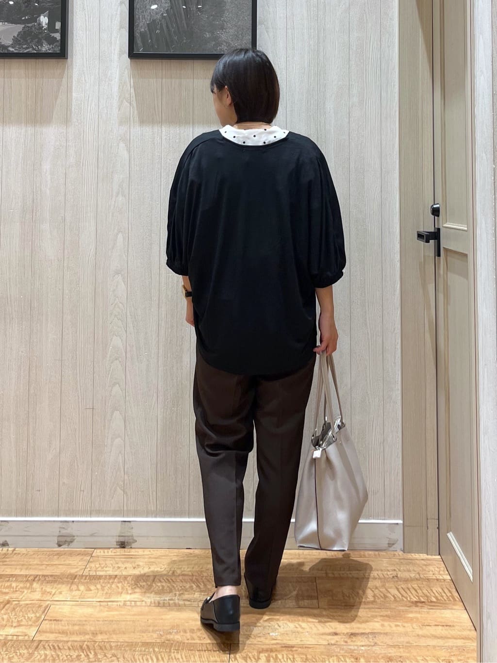 shirayuuuさんの「SHOO･LA･RUE｜【無地/ドット柄】お袖フリルが華やぐ きれいめブラウス」を使ったコーディネート