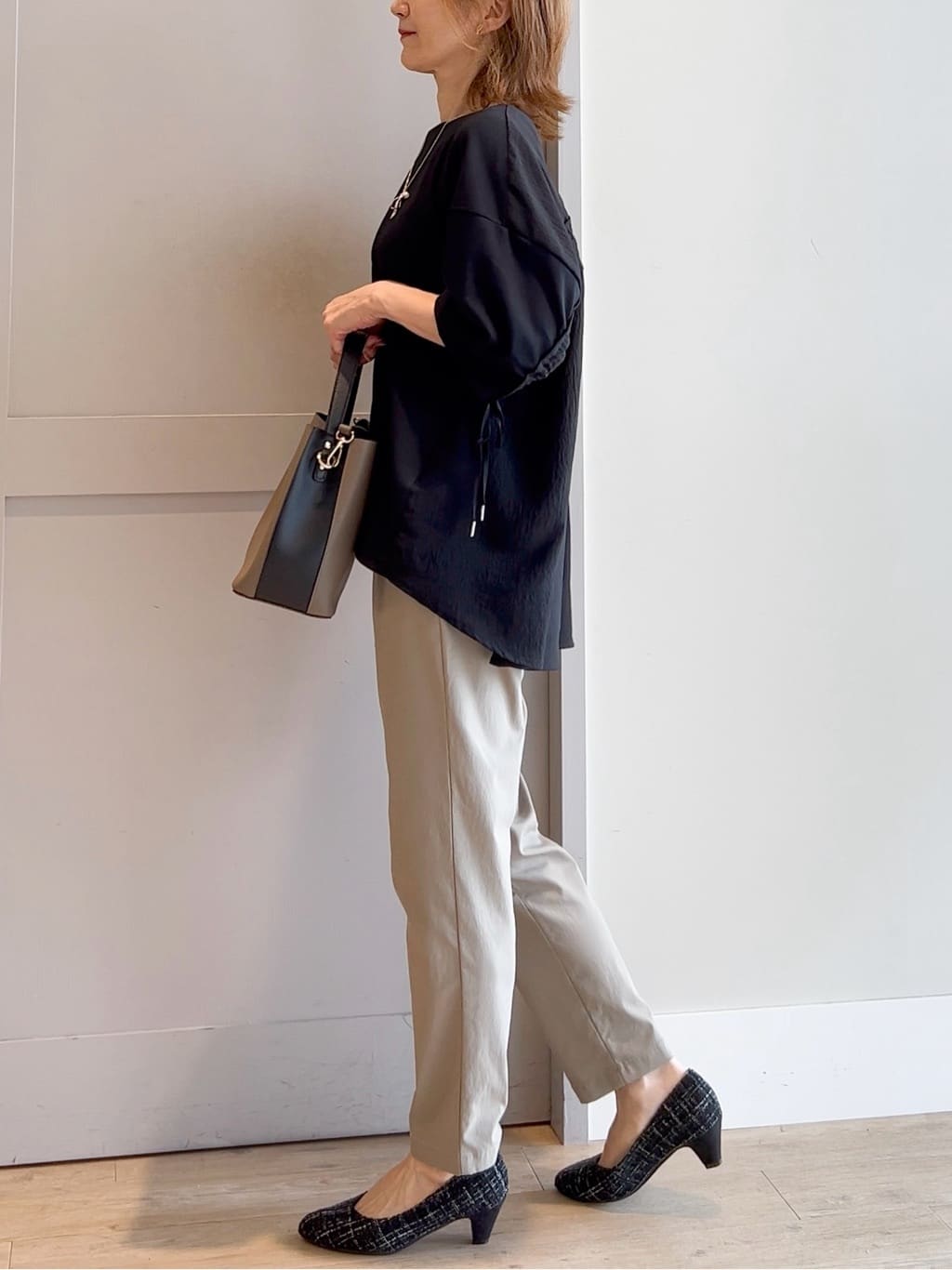 yamakoさんの「grove｜後ろ姿で魅せる　バックドロストシャーリングTシャツ」を使ったコーディネート