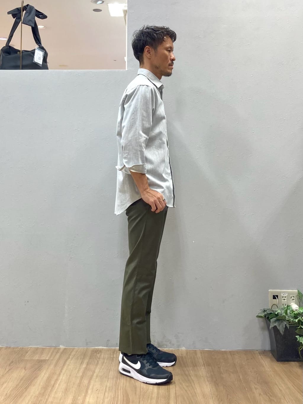 シュンさんの「TAKEO KIKUCHI｜【COOL CITY WEAR】ワンポイント刺しゅう ポケットTシャツ /接触冷感」を使ったコーディネート
