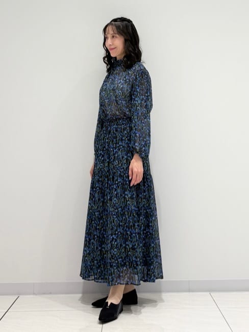 kayoさんの「INDIVI｜【秋映え柄/セットアップ可能】フラワーシフォンブラウス」を使ったコーディネート
