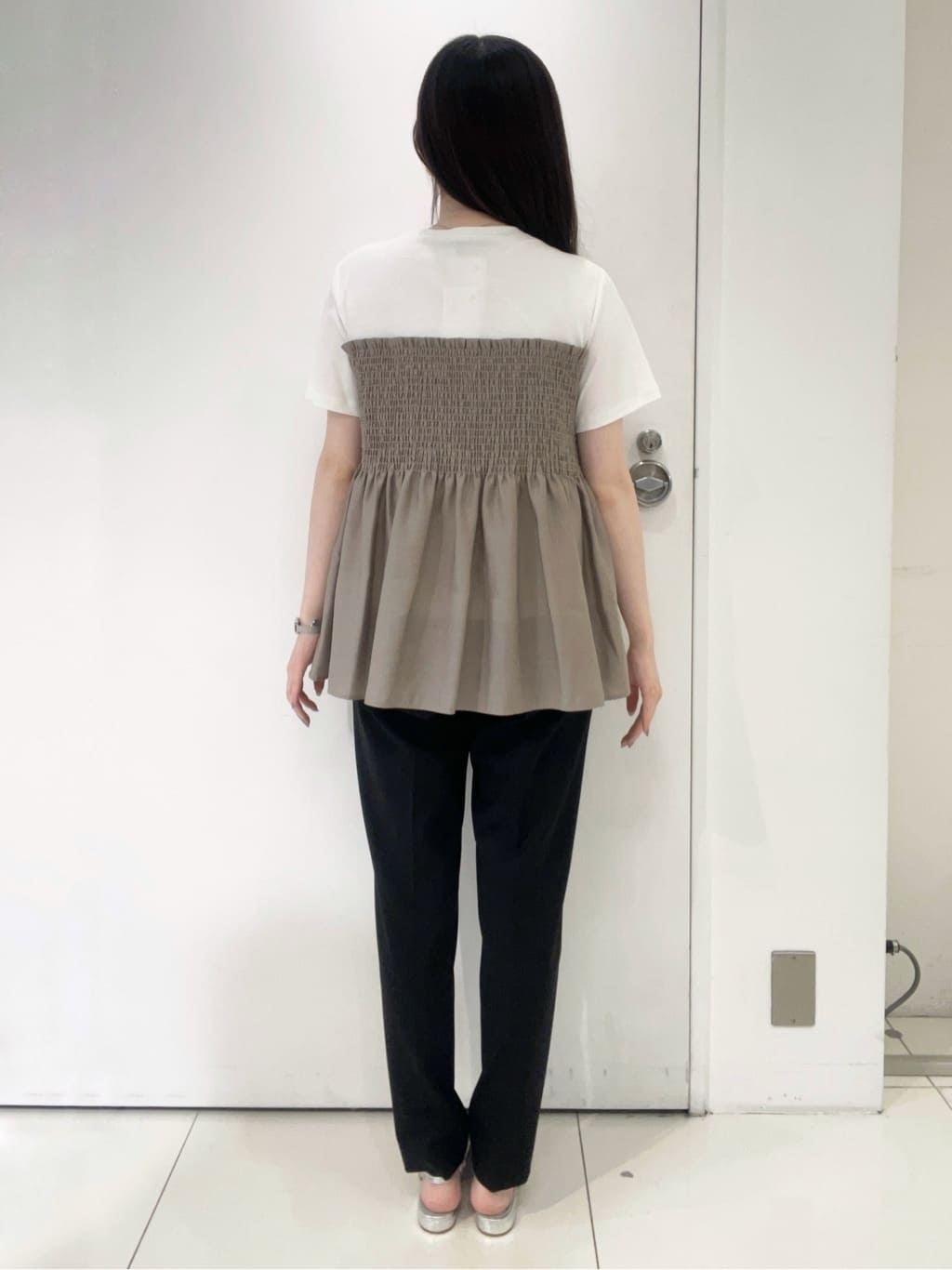 moeさんの「UNTITLED｜【コットン100/洗える/Tシャツ】シャーリングドッキングペプラム」を使ったコーディネート