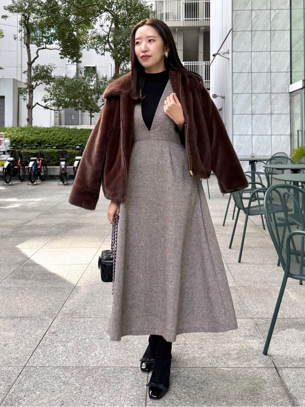 teiさんの「Couture brooch｜【多機能・フェミニン】パール調リブニット」を使ったコーディネート