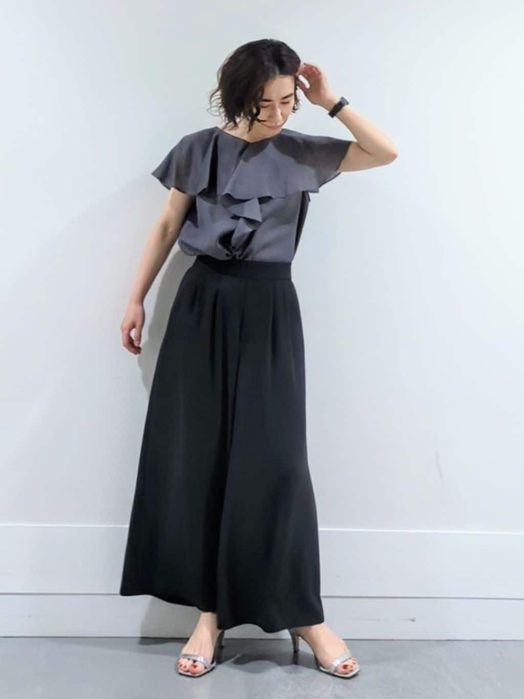 ミズタさんの「UNTITLED｜【きれいめ/洗える/フリル】ラッフルシアーブラウス」を使ったコーディネート