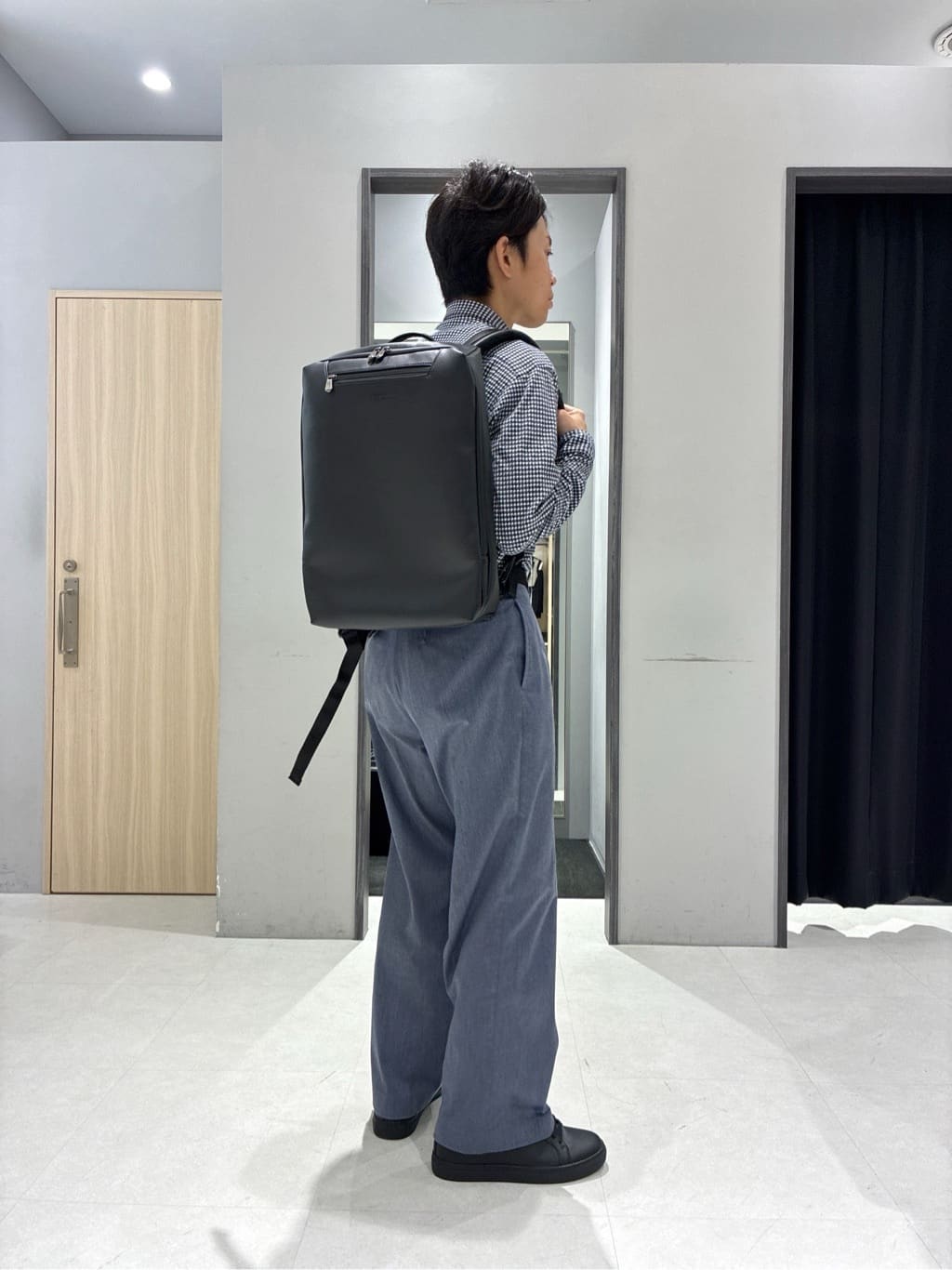 わいずみさんの「TAKEO KIKUCHI｜【抗菌防臭/シーズンレス】シアサッカーギンガムチェック ストレッチシャツ」を使ったコーディネート