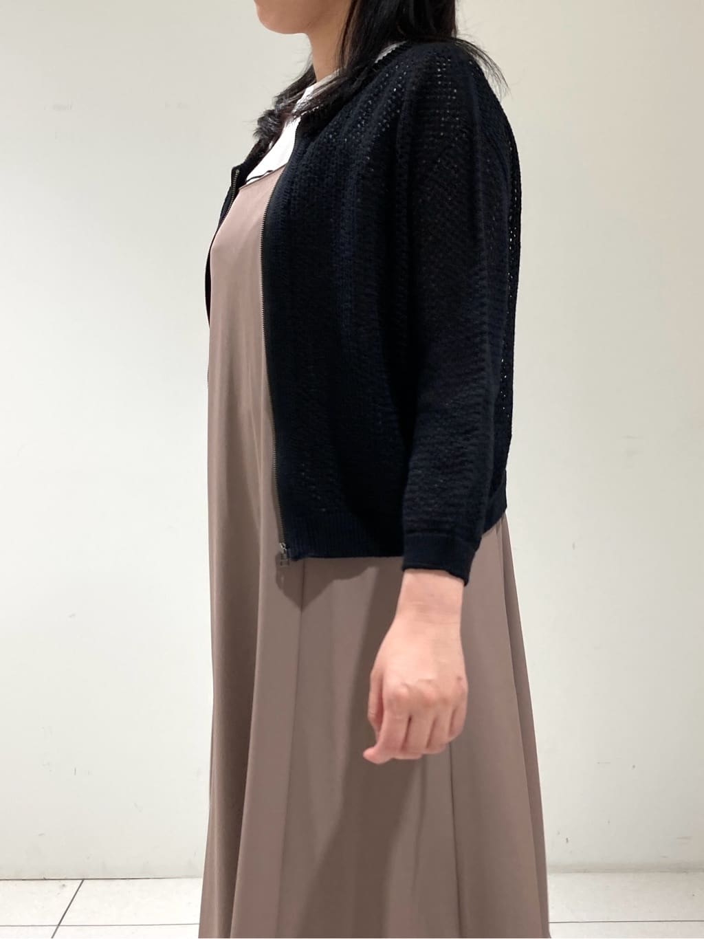 momokoさんの「INDIVI｜【UVケア】エアリージョーゼット キャミワンピース」を使ったコーディネート
