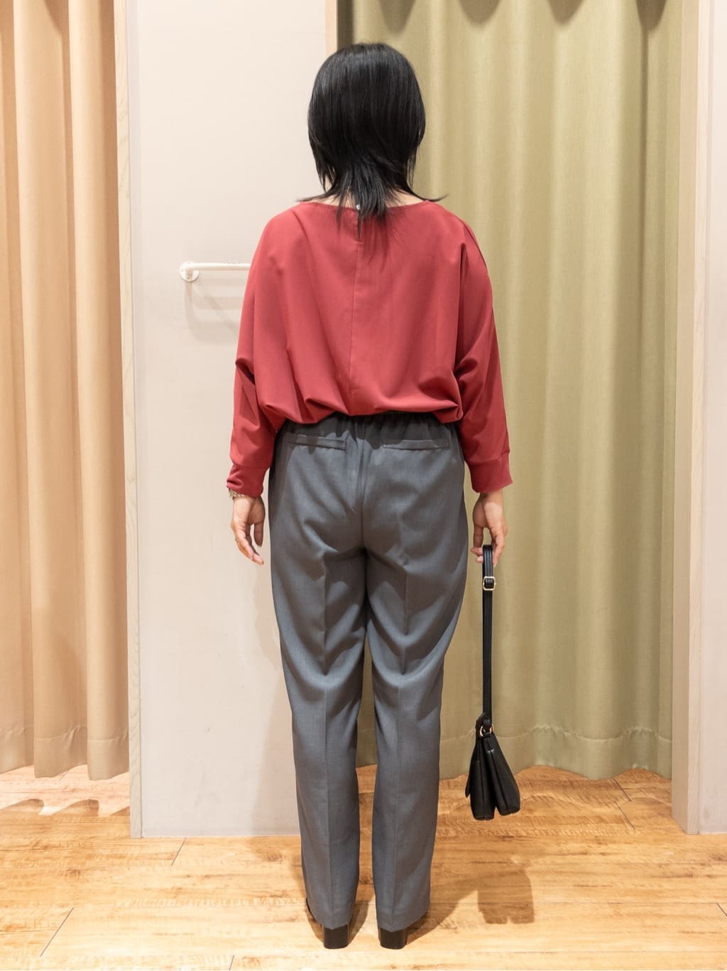 Kawa-sanさんの「SHOO･LA･RUE｜【高レビュー/洗濯後しわになりにくい】1枚でサマ見え 8分袖ドルマンブラウス」を使ったコーディネート