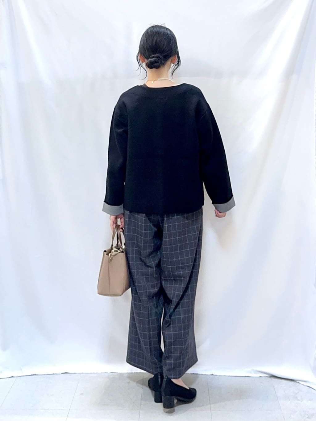 𝐇𝐢𝐫𝐨𝐦𝐢さんの「SHOO･LA･RUE｜【高レビュー/洗濯後しわになりにくい】1枚でサマ見え 8分袖ドルマンブラウス」を使ったコーディネート
