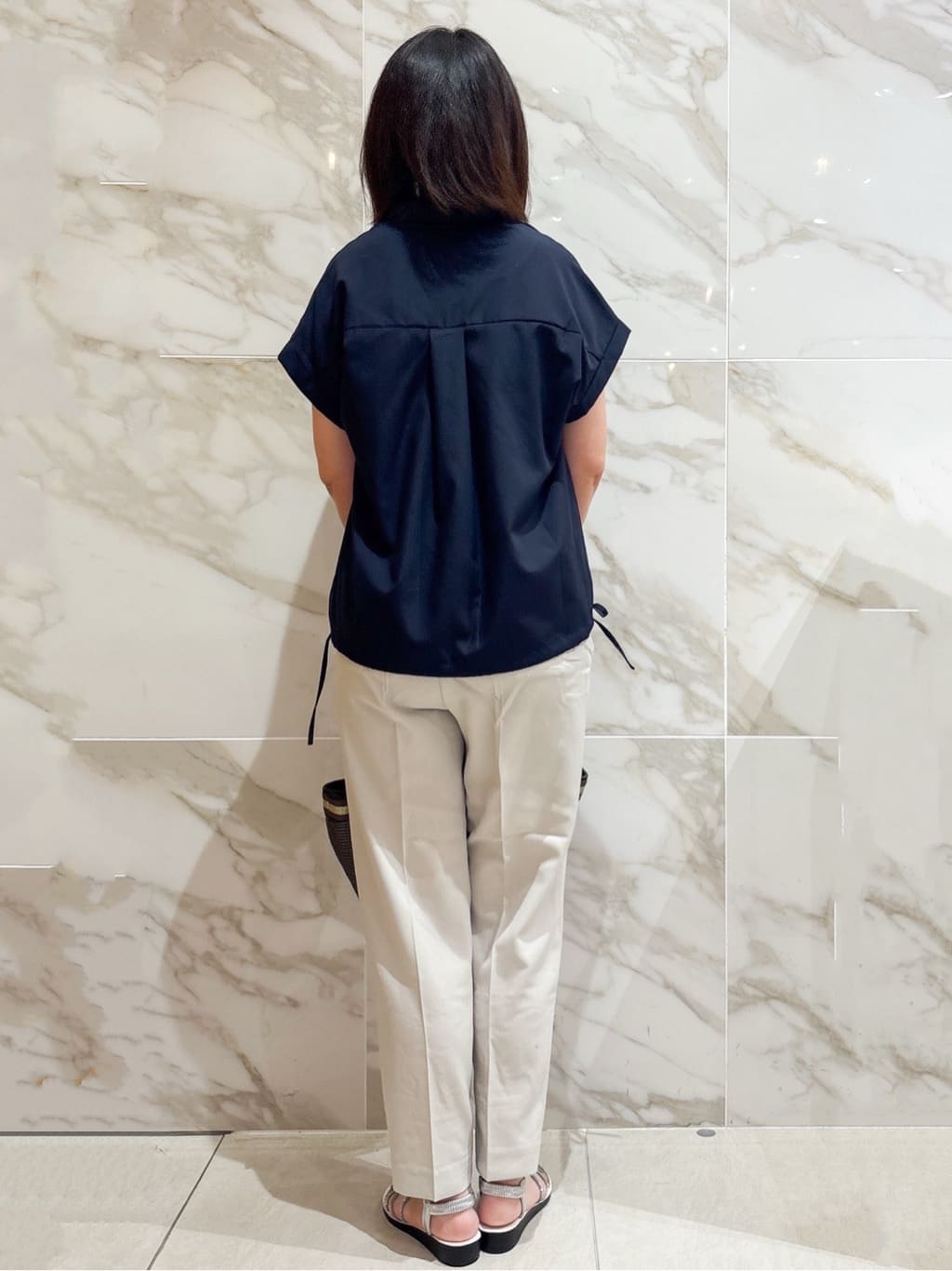 マキさんの「index｜ストレッチテーパードパンツ【洗濯機洗い可／吸水速乾／防シワ】」を使ったコーディネート