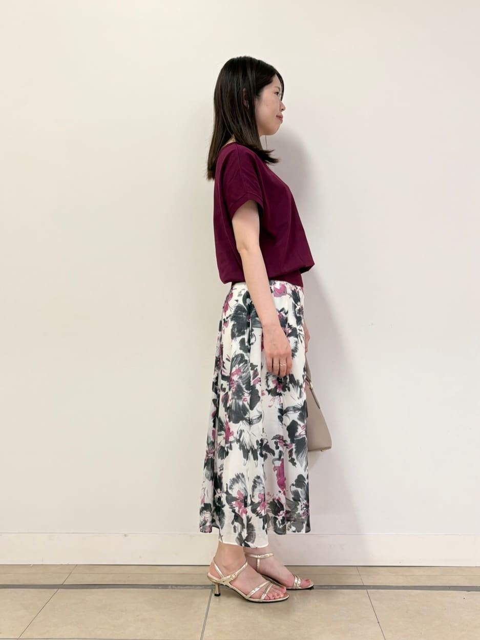 asamiさんの「UNTITLED｜【シアー/後ろウエストゴム】ペイントフラワースカート」を使ったコーディネート