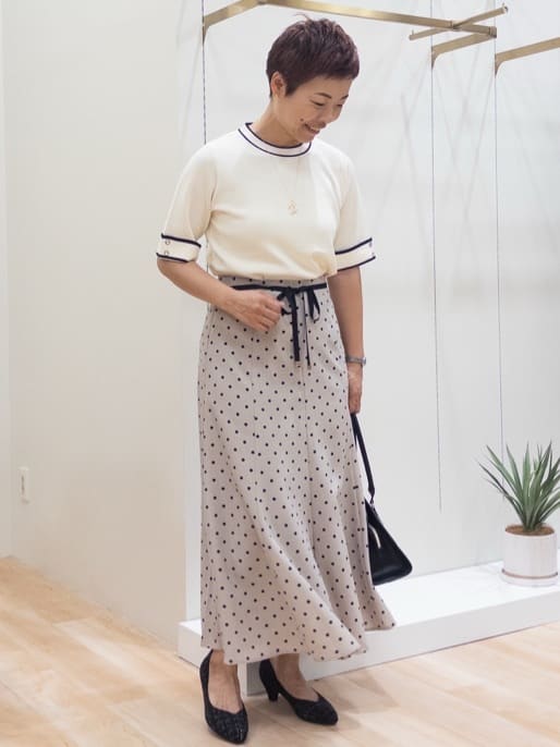シュウコさんの「grove｜ドットで華やぐ　軽やかマーメイドスカート」を使ったコーディネート