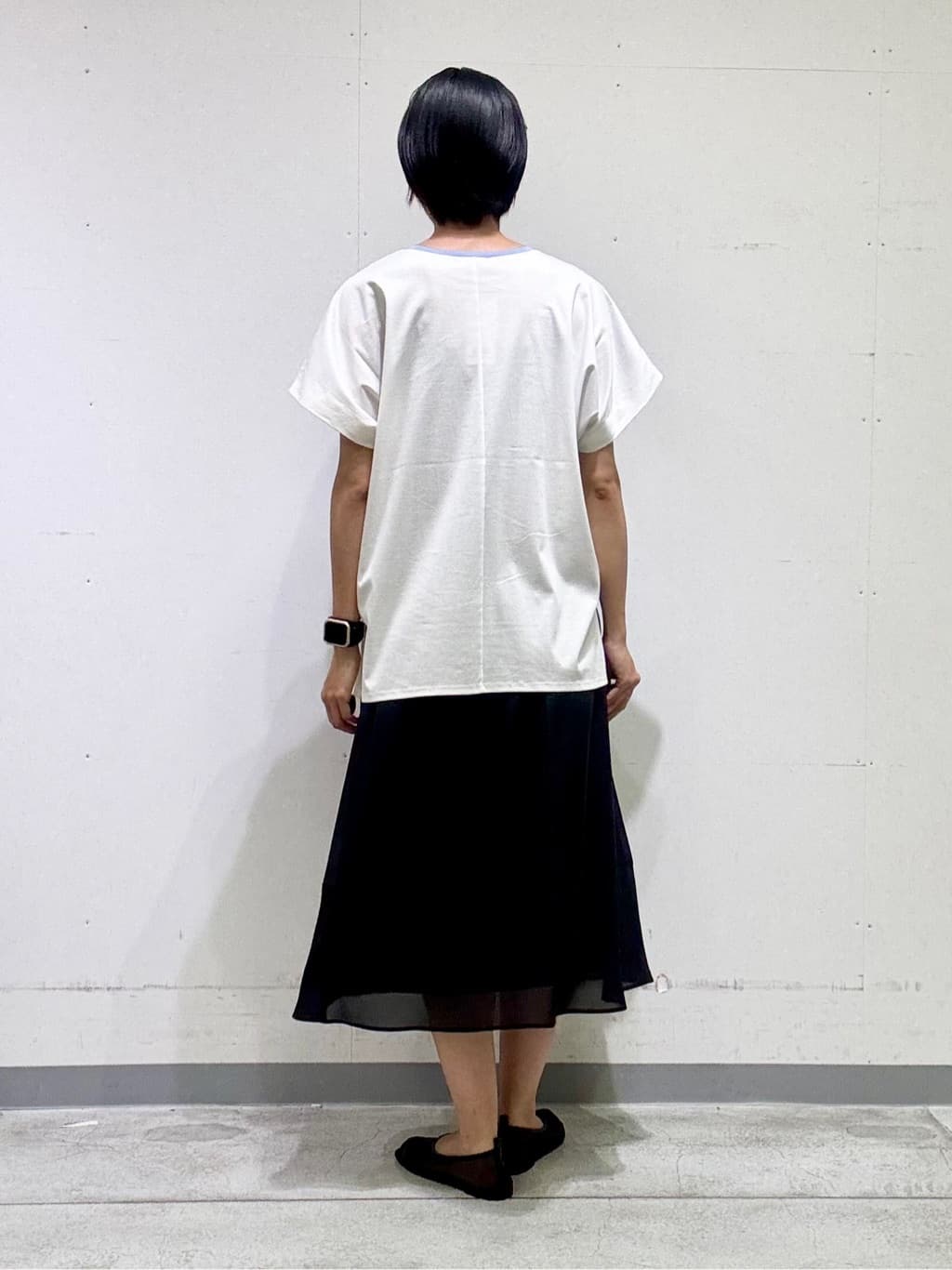 naoさんの「INDIVI｜【洗える／汗ジミ防止】バイカラー＆アシメヘム Tシャツ」を使ったコーディネート