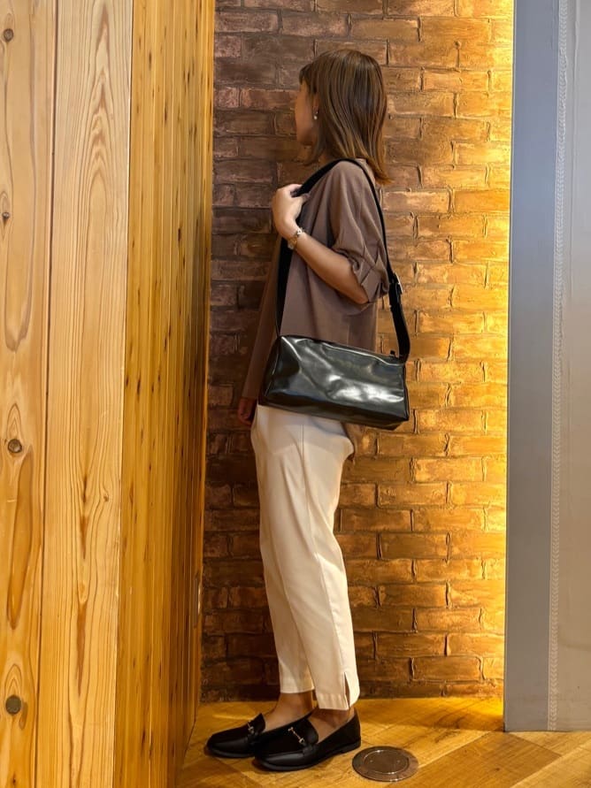 mieさんの「SHOO･LA･RUE｜【洗える】お袖のタックがアクセント インせず着られる さらさらドルマントップス」を使ったコーディネート