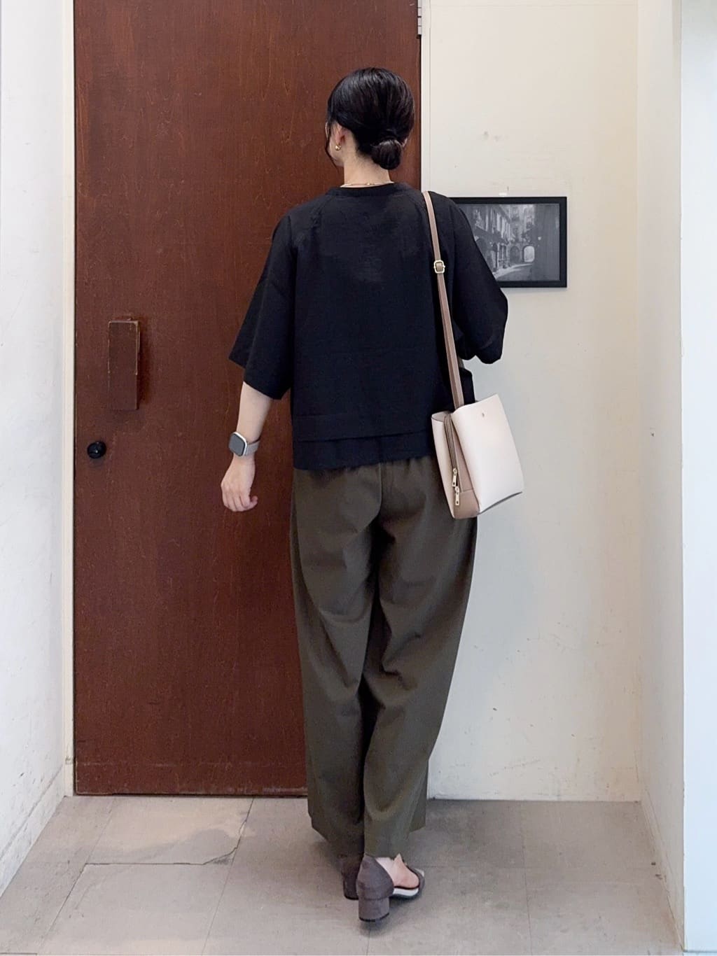 𝐇𝐢𝐫𝐨𝐦𝐢さんの「SHOO･LA･RUE｜【洗濯後しわになりにくい/UV/吸水速乾】大人きれいな バンドカラーシャツ」を使ったコーディネート