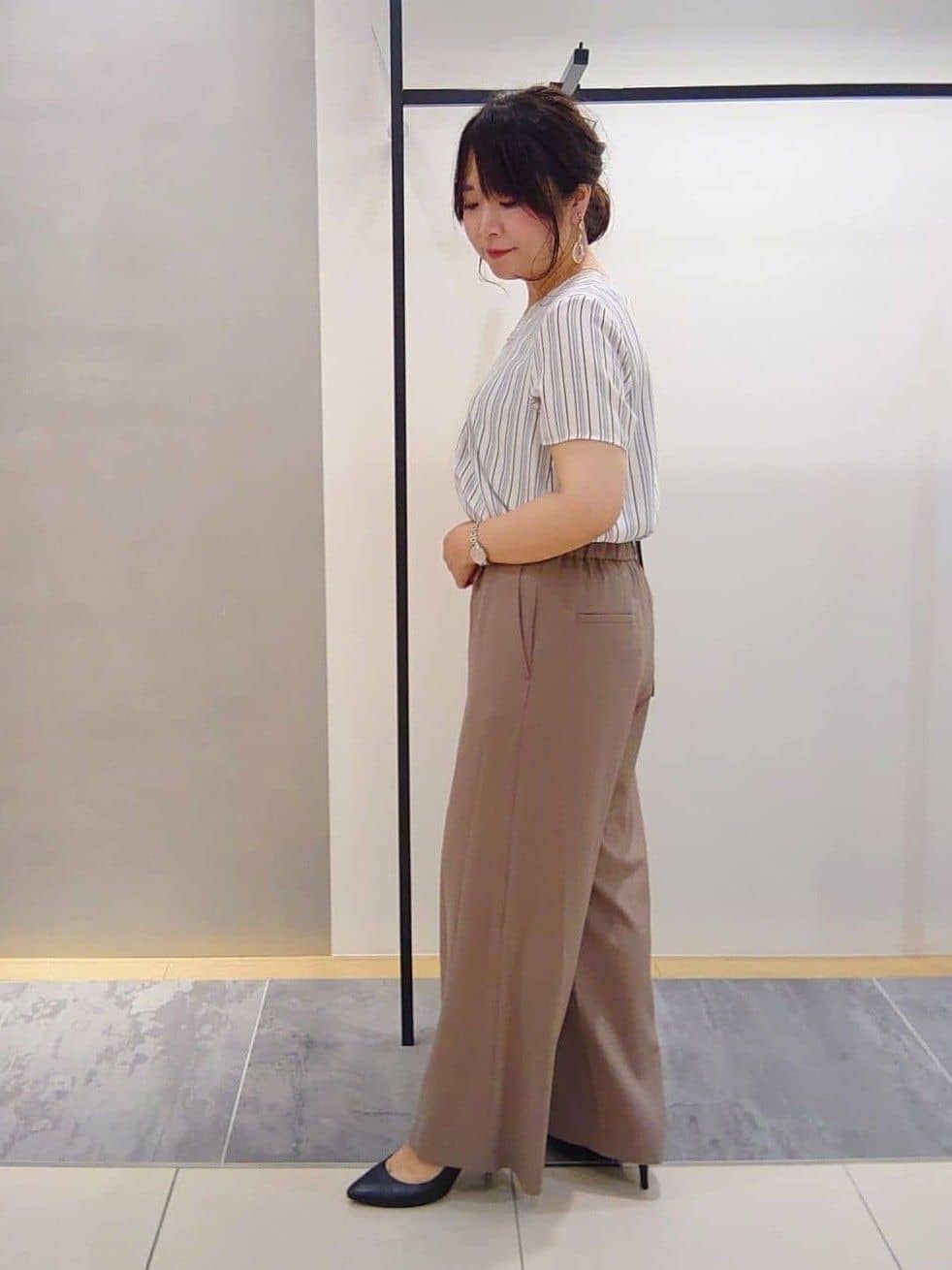TOMOMIさんの「INDIVI｜【UVケア／SETUP可能】エアリージョーゼット ワイドパンツ」を使ったコーディネート
