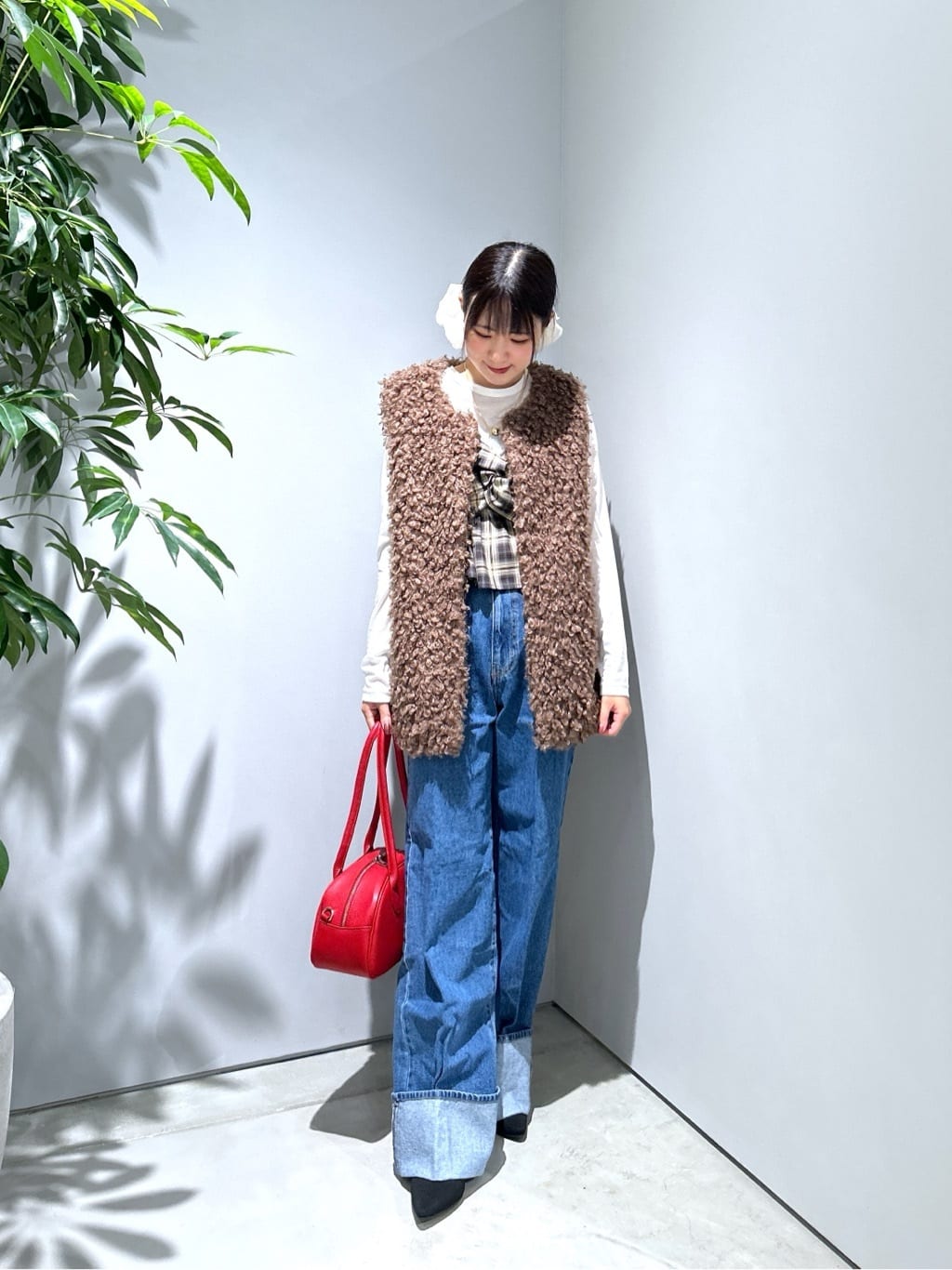 Renoさんの「INDIVI｜オンブレチェックビスチェ」を使ったコーディネート