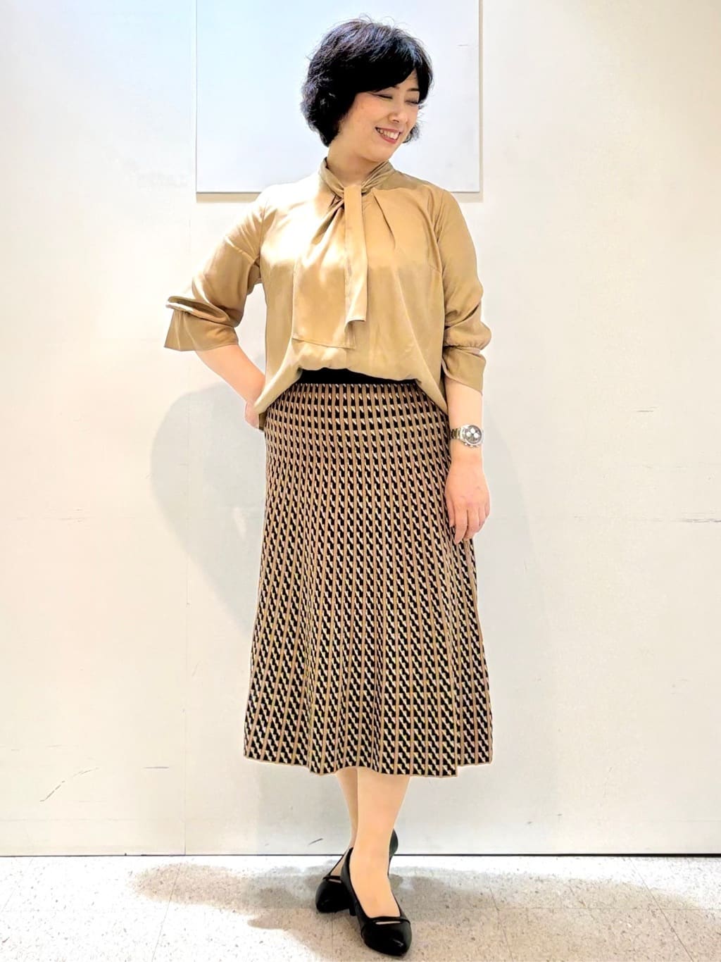 ヤスコさんの「Reflect｜【キレイめスタイル／通勤におすすめ◎】ボウタイシャンブレーカラーブラウス」を使ったコーディネート