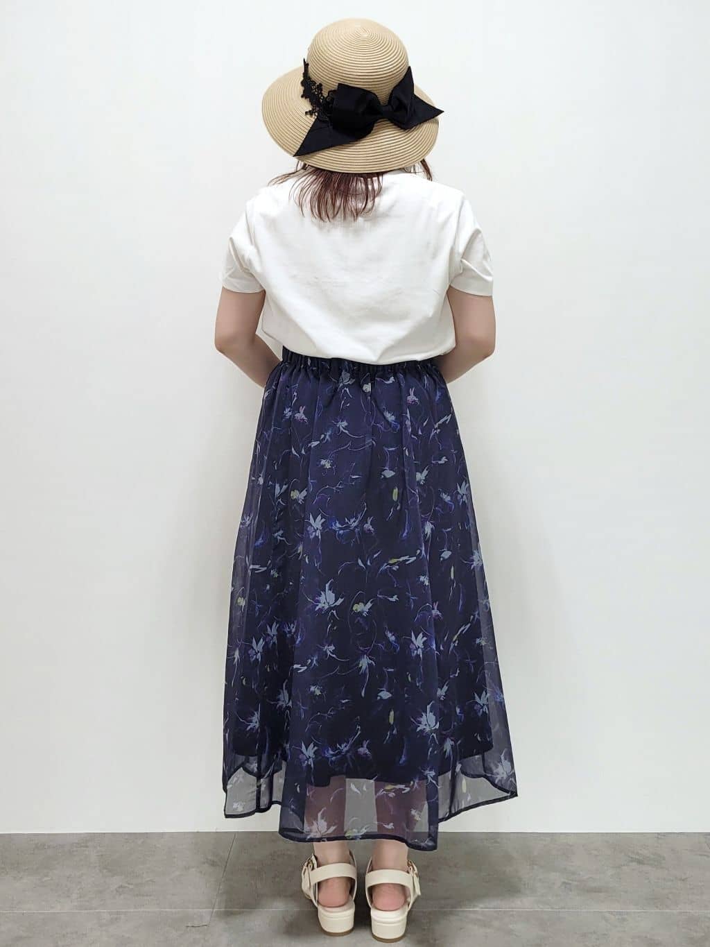 kinaさんの「index｜パール調刺繍ロゴTシャツ【汗ジミ防止／吸水速乾／接触冷感／UVケア／洗濯機洗い可】」を使ったコーディネート