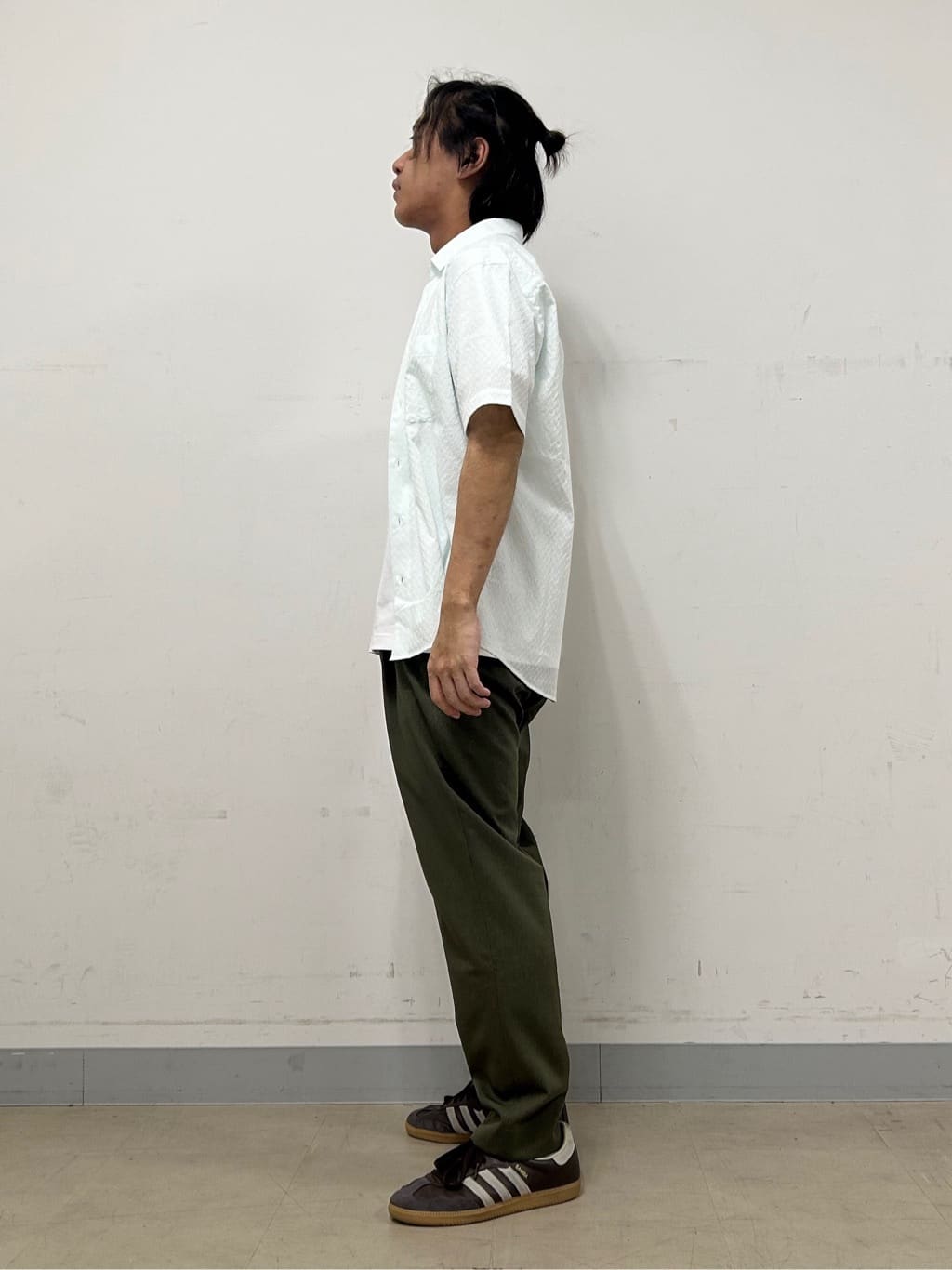 Hiroさんの「TAKEO KIKUCHI｜◆【Sサイズ～】フェイスロープ刺繍 天竺Tシャツ」を使ったコーディネート