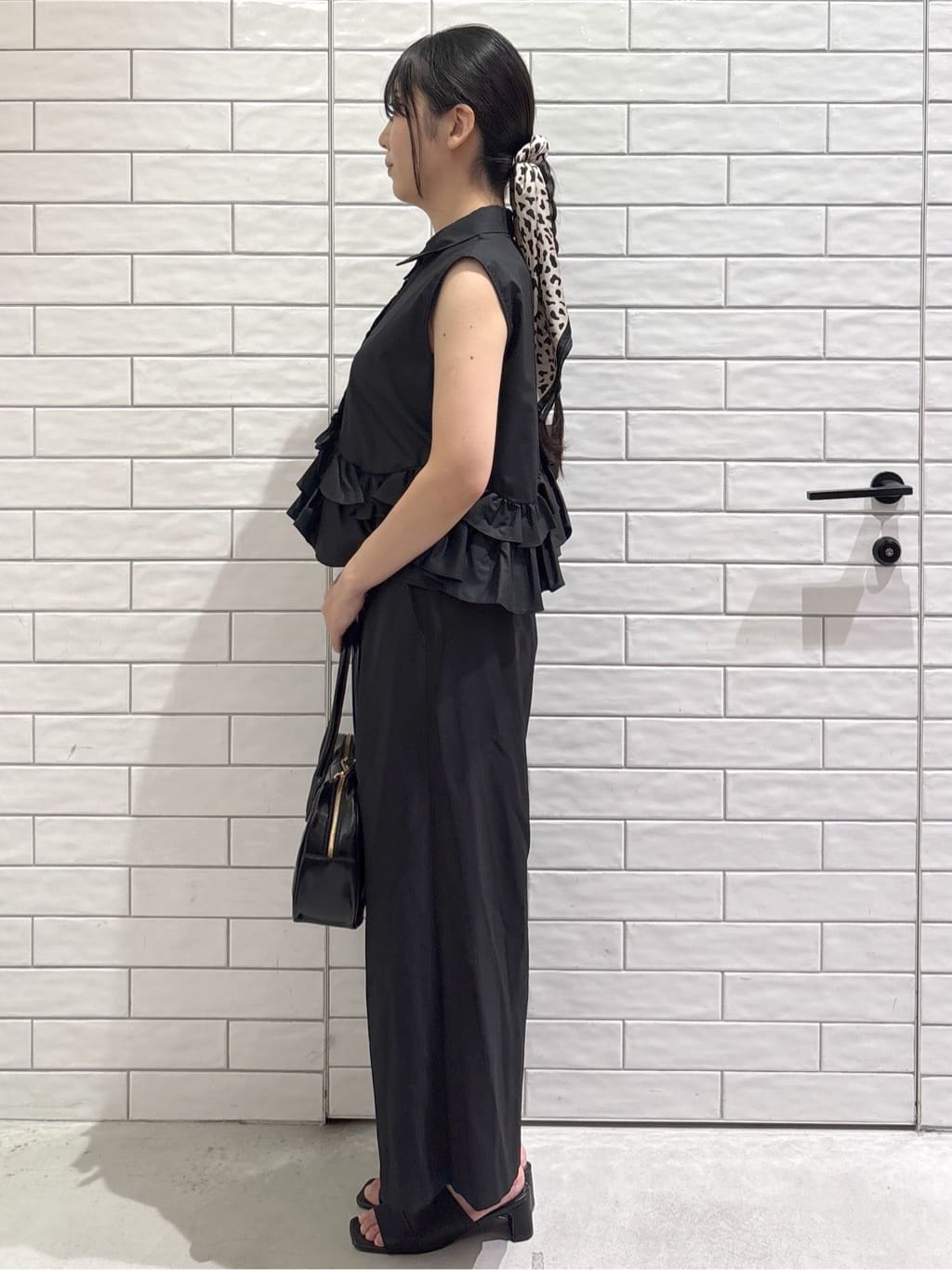 ayumiさんの「OPAQUE.CLIP｜《Can Cam掲載》裾ラッフルフリルシャツ【洗濯機洗い可】」を使ったコーディネート