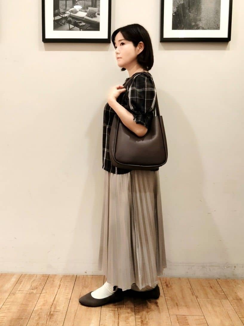 SHOOLARUEさんの「SHOO･LA･RUE｜【S-LL/5分袖】お袖タックできれいに魅せる 大人のチェックブラウス」を使ったコーディネート
