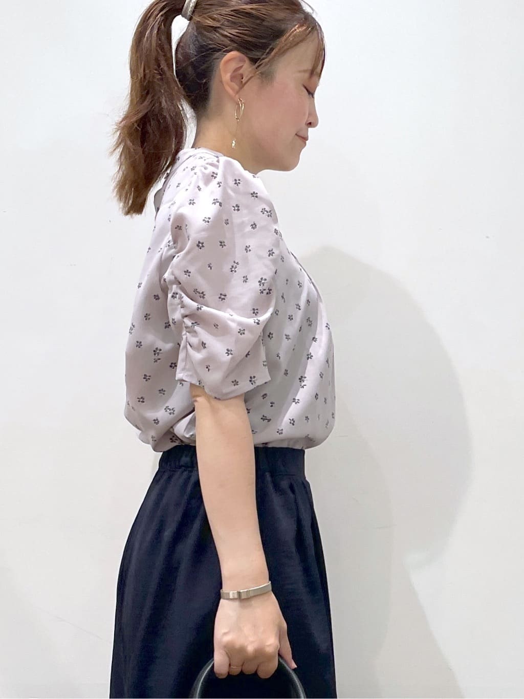 Junさんの「index｜柄プリントピンタックブラウス【洗濯機洗い可／イージーアイロン／防シワ】」を使ったコーディネート