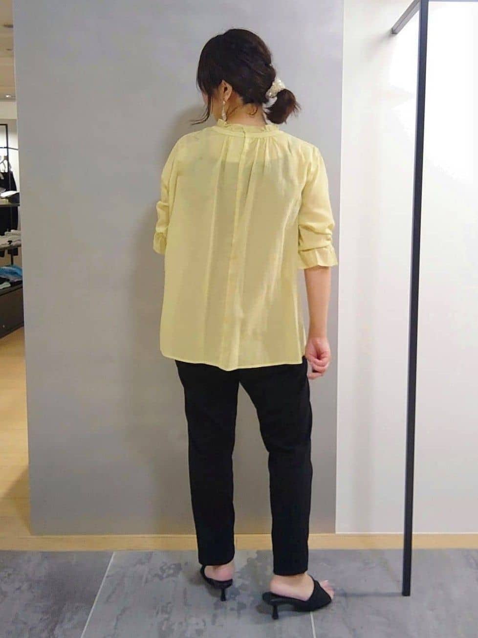TOMOMIさんの「INDIVI｜【洗える/コットン】ピンタックシアーブラウス」を使ったコーディネート