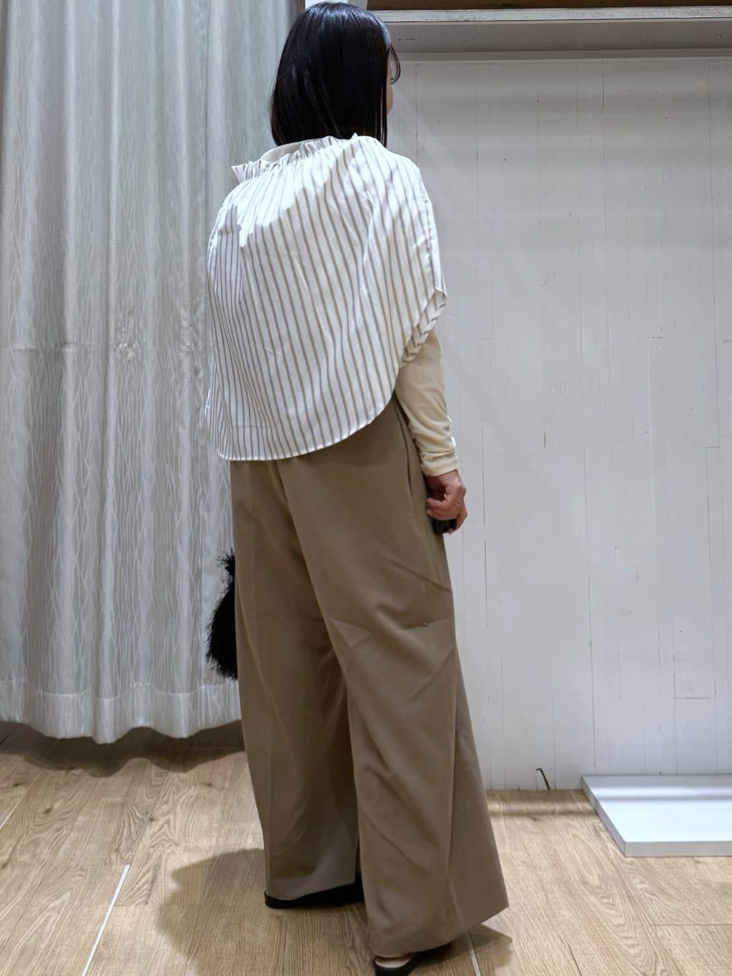 chさんの「THE SHOP TK｜サス付きタックワイドパンツ」を使ったコーディネート