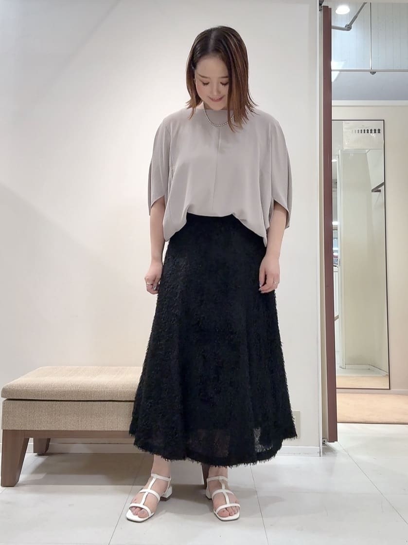 YUIさんの「UNTITLED｜【セットアップ可/後ろウエストゴム】フェザーマーメイドスカート」を使ったコーディネート