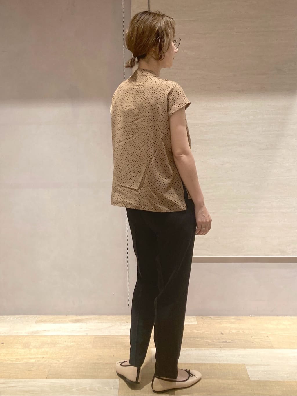 たけねぇさんの「OPAQUE.CLIP｜ラッピングボウタイドットブラウス【洗濯機洗い可】」を使ったコーディネート