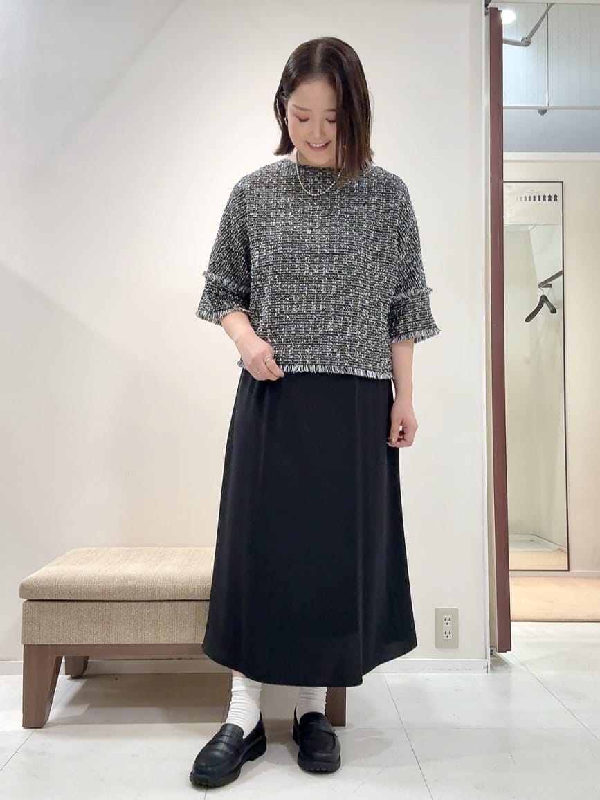 YUIさんの「UNTITLED｜【きれいめ／体型カバー】ツイードドルマントップス」を使ったコーディネート