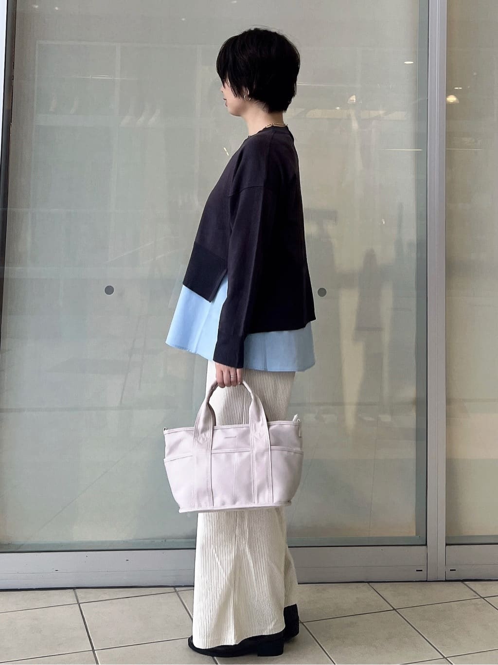 yo-koさんの「OPAQUE.CLIP｜《ツインセット》リラクシーサイドスリットニット&times;ドッキングタンク【洗濯機洗い可】」を使ったコーディネート