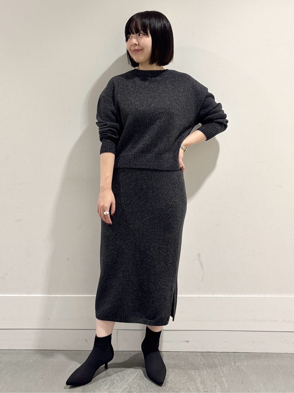 モエカさんの「UNTITLED｜【セットアップ可/ゆったり】ウール混ラメニット」を使ったコーディネート