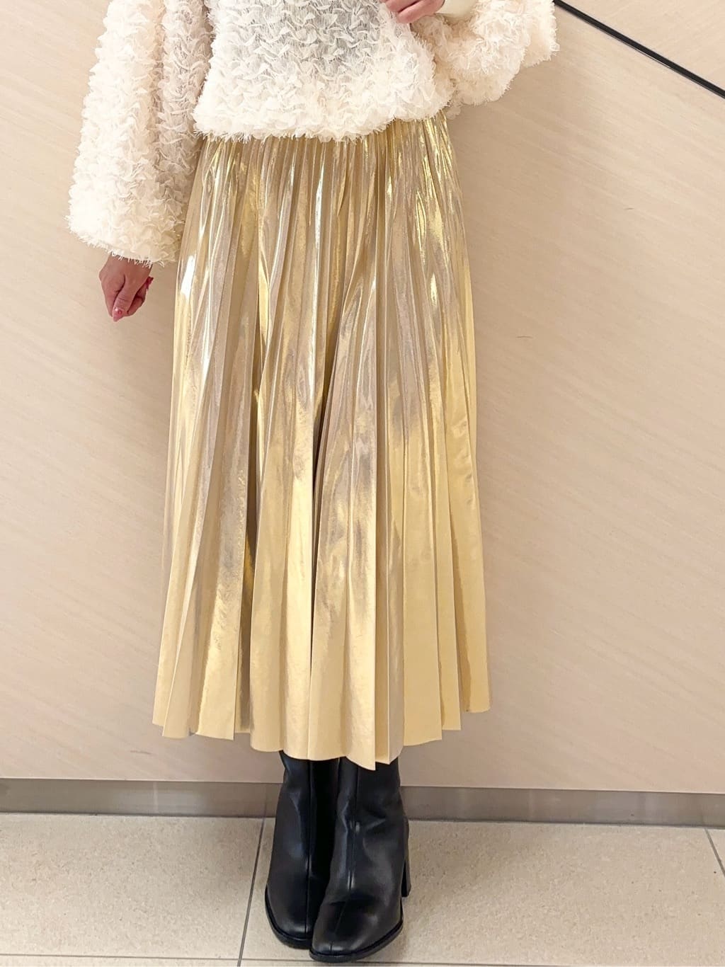 Rinaさんの「DRESSTERIOR｜◆【洗える/ストレッチ性/オンオフ】箔プリントプリーツスカート」を使ったコーディネート
