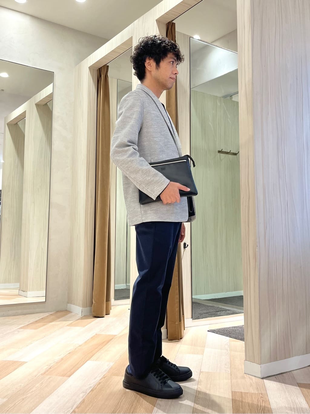 URAさんの「TAKEO KIKUCHI｜【尾州織】ショールカラー カーディガン」を使ったコーディネート