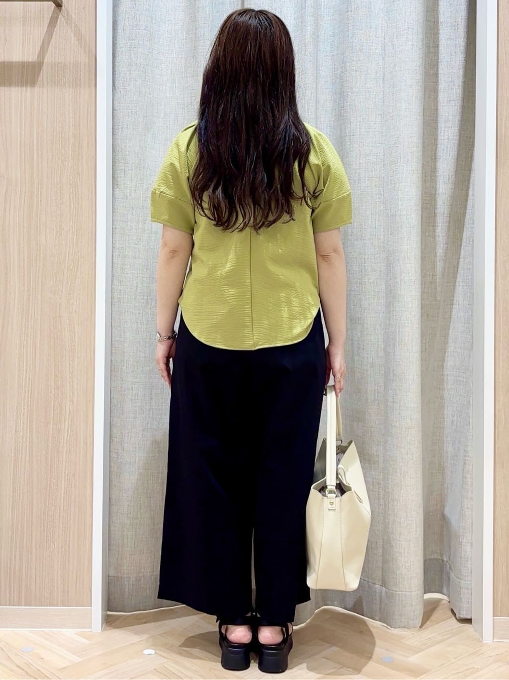 minamiさんの「grove｜サマーハイパーストレッチワイドパンツ」を使ったコーディネート