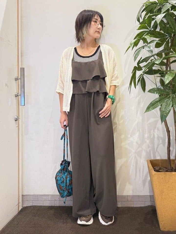 misakiさんの「SHOO･LA･RUE｜【洗える/S-LL】ティアードフリルサロペット」を使ったコーディネート