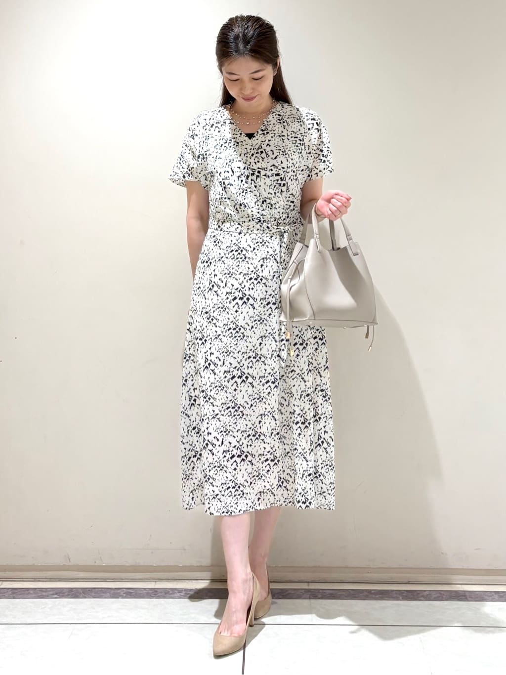 sakiさんの「COUP DE CHANCE｜【手洗い可/軽量】シンプルラメ混カーディガン」を使ったコーディネート