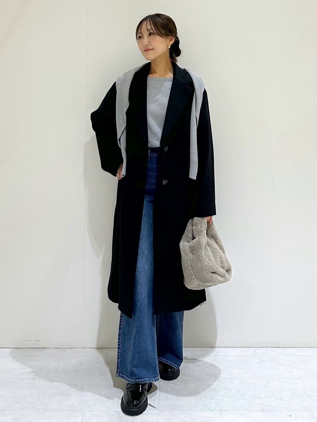 makiさんの「OPAQUE.CLIP｜カシミヤブレンドウールチェスターコート」を使ったコーディネート